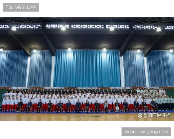 云南少数民族运动员赛场风采：力量与技术的完美结合